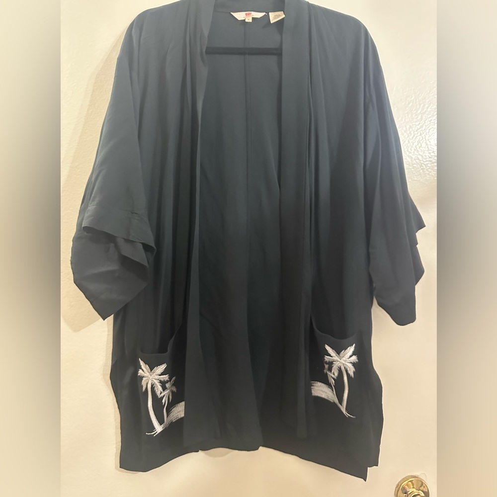 LEVI’s Embroidered Kimono